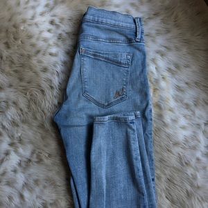 Light wash skinny jeans